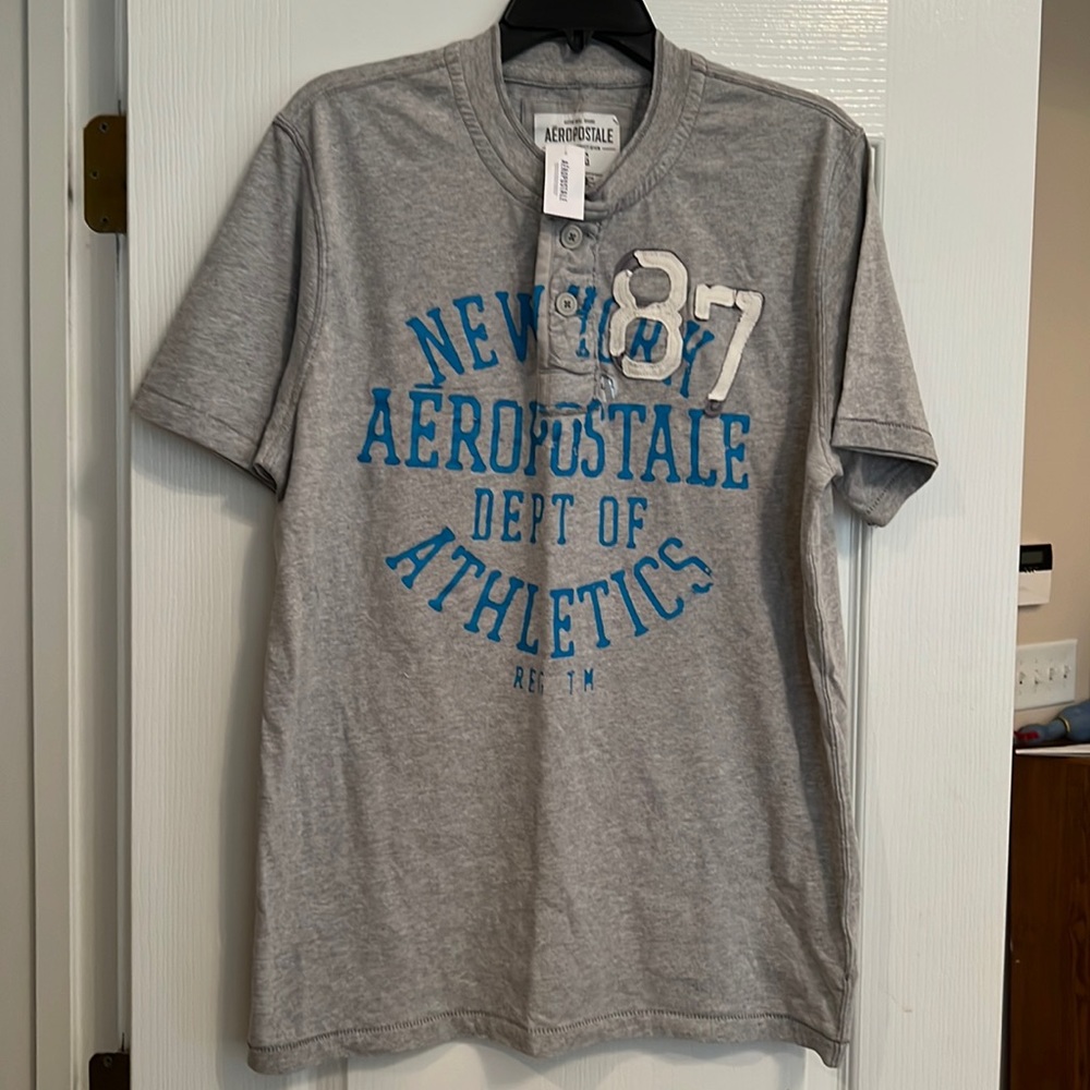 NWT Aeropostale men’s henley T Shirt. Heather gray. Size large.